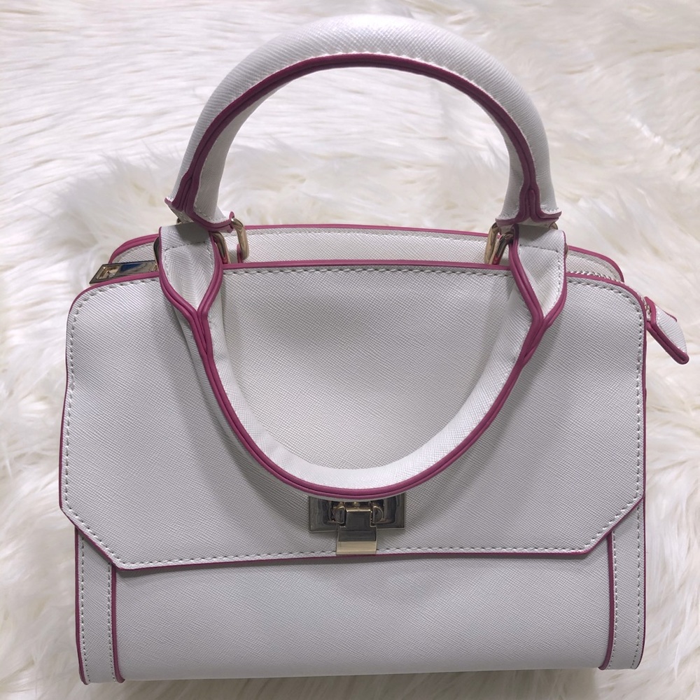 🌺London Crossbody Satchel!! Perfect for Spring 🌺